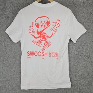 Nike Shirt Mens Small White Swoosh FM Basketball Sportswear Tee Shirt